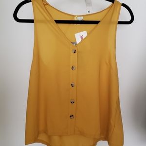 💛 NWT Yellow Drapey Tank 💛